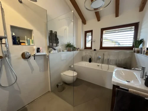 Referenzen Bild 1 Badsanierung Großkarolinenfeld Heizungsbau und Sanitär Meisterbetrieb Firma Florian Ruhland